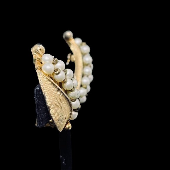 Vintage Kramer Gold Tone And Faux Pearl Brooch And Clip On Earrings (5003) - Picture 7 of 10